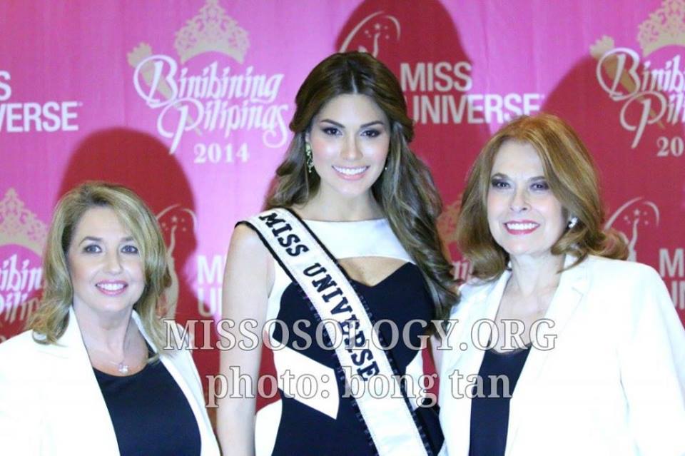 Stella Marquez Araneta (right) with Shugart and Miss Universe 2013 Gabriela Isler at a press conference in Manila on March 2014