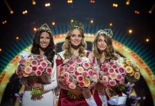 Kristína Činčurová (center) is Miss World Slovakia 2016. Meanwhile, Michaela Meňkyová (left) is Miss International Slovakia while Lenka Tekeljaková (right) is Miss Supranational Slovakia.